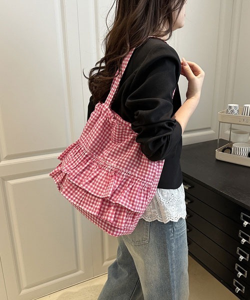 VIBGYOR Women（ヴィブジョー　ウィメン）の「【urge select】ギンガムチェック フリルデザイン ショルダーバッグ（ショルダーバッグ・レディース・ブルー/レッド/ブラック/ピンク・FREE）」の3枚目の写真
