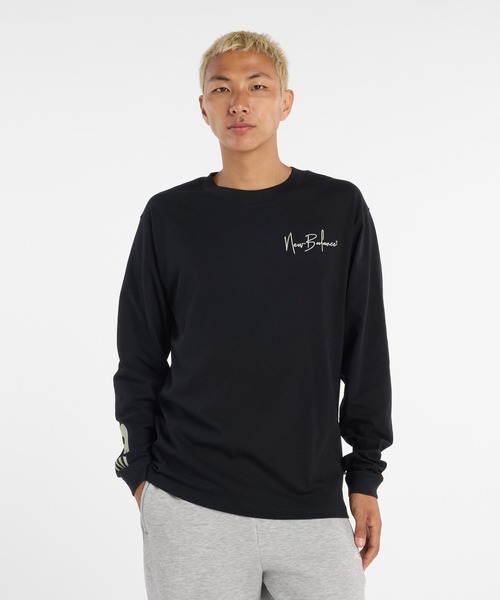 NEW BALANCE(ニューバランス)の「Athletics シグネチャーロングスリーブTシャツ(Tシャツ/カットソー・メンズ・ホワイト/ブラック・SMALL/MEDIUM/LARGE/X-LARGE/XX-LARGE)」の2枚目の写真