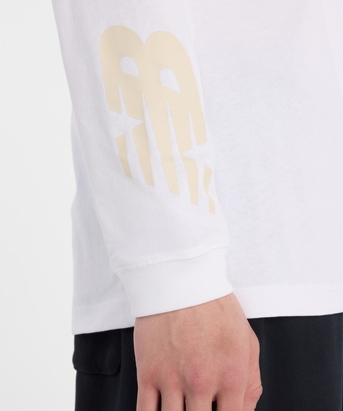 NEW BALANCE(ニューバランス)の「Athletics シグネチャーロングスリーブTシャツ(Tシャツ/カットソー・メンズ・ホワイト/ブラック・SMALL/MEDIUM/LARGE/X-LARGE/XX-LARGE)」の6枚目の写真