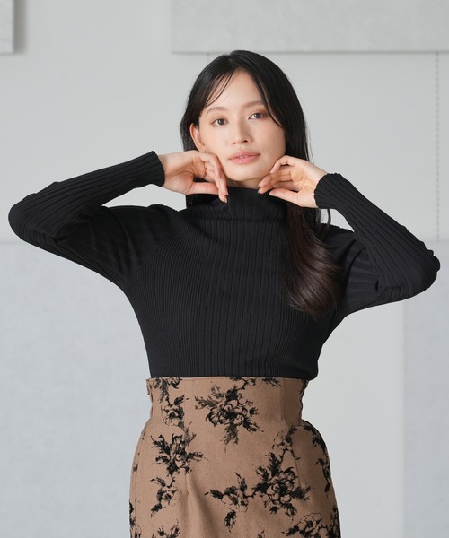 TRUDEA(トルディア)の「ランダムリブニット(ニット/セーター・レディース・ブラウン/ベージュ/ブラック/ワイン・MEDIUM/LARGE)」の1枚目の写真