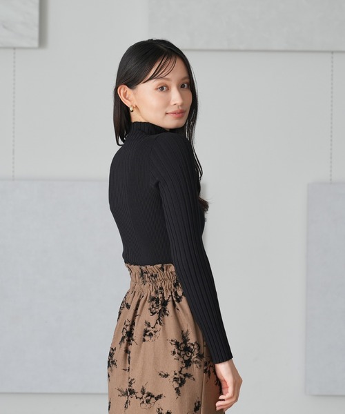 TRUDEA(トルディア)の「ランダムリブニット(ニット/セーター・レディース・ブラウン/ベージュ/ブラック/ワイン・MEDIUM/LARGE)」の6枚目の写真