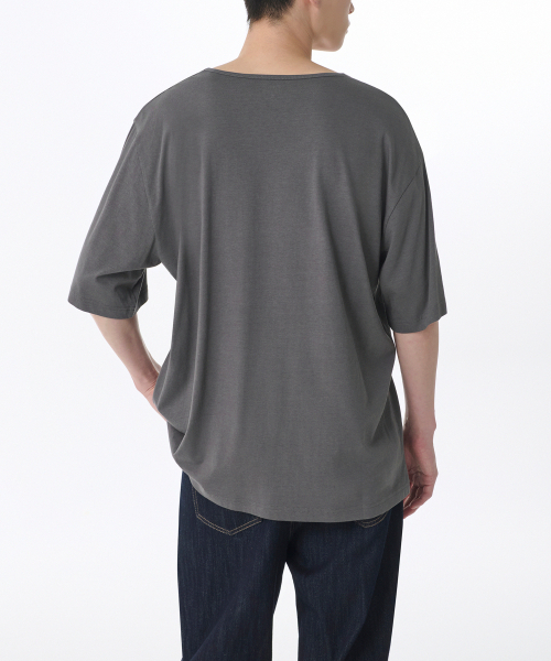 MUSINSA STANDARD（ムシンサスタンダード）の「リラックスドCRワイドスクープネックTシャツ[ガンメタル]（Tシャツ/カットソー・メンズ・その他・SMALL/MEDIUM/LARGE/X-LARGE/XX-LARGE/XXX-LARGE）」の2枚目の写真