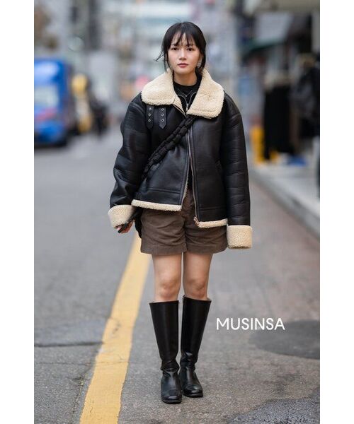 MUSINSA STANDARD WOMAN（ムシンサスタンダードウーマン）の「ウィメンズ ワン タック ワイド コーデュロイ ショーツ [カーキブラウン]（その他パンツ・レディース・その他・30/24/25/26/27/28/29）」の19枚目の写真