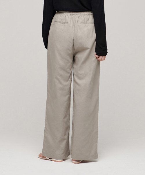MUSINSA STANDARD WOMAN（ムシンサスタンダードウーマン）の「ウィメンズコットンリネンワイドバンディングパンツ[ベージュ]（その他パンツ・レディース・その他・30/24/26/28）」の2枚目の写真