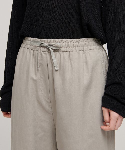 MUSINSA STANDARD WOMAN（ムシンサスタンダードウーマン）の「ウィメンズコットンリネンワイドバンディングパンツ[ベージュ]（その他パンツ・レディース・その他・30/24/26/28）」の3枚目の写真