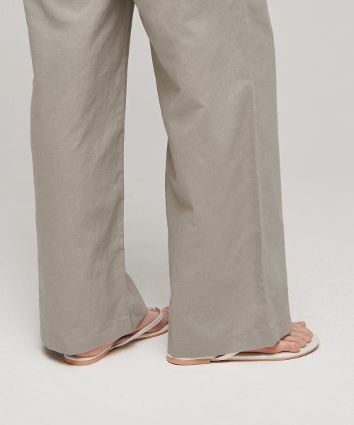 MUSINSA STANDARD WOMAN（ムシンサスタンダードウーマン）の「ウィメンズコットンリネンワイドバンディングパンツ[ベージュ]（その他パンツ・レディース・その他・30/24/26/28）」の6枚目の写真