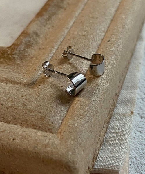 yu-ka（ユーカ）の「YU-KA:デザインスタッドピアス design stud pierce（ピアス（両耳用）・レディース・シルバー・FREE）」の2枚目の写真