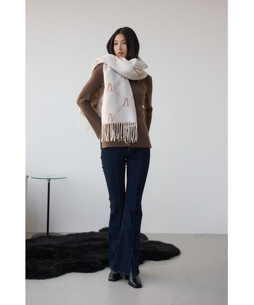 AZUL by moussy(アズールバイマウジー)の「AZモノグラム柄ストール(ストール/ショール・レディース・アイボリー/ブラック・FREE)」の4枚目の写真