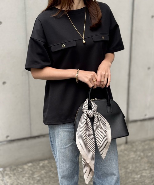 Emma Taylor(エマテイラー)の「ライトダンボールフラップドロストヘムプルオーバー(Tシャツ/カットソー・レディース・チャコールグレー/ホワイト/ブラック・FREE)」の11枚目の写真