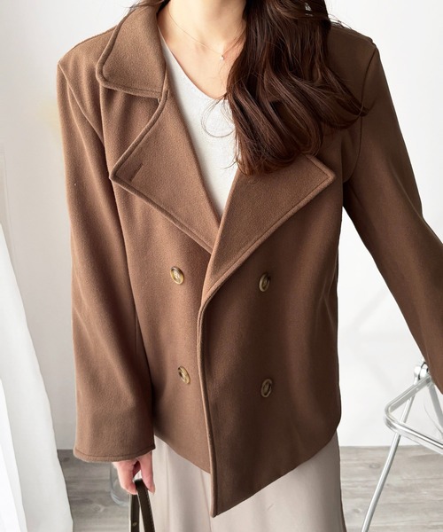 Dewlily(デューリリー)の「上品なシルエットでつくる大人のスタイル◎ ショート丈ダブルボタンコート(ピーコート・レディース・ブラウン/アイボリー・S/M/L/XL)」の9枚目の写真