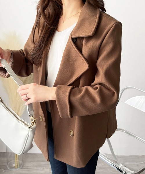 Dewlily(デューリリー)の「上品なシルエットでつくる大人のスタイル◎ ショート丈ダブルボタンコート(ピーコート・レディース・ブラウン/アイボリー・S/M/L/XL)」の11枚目の写真