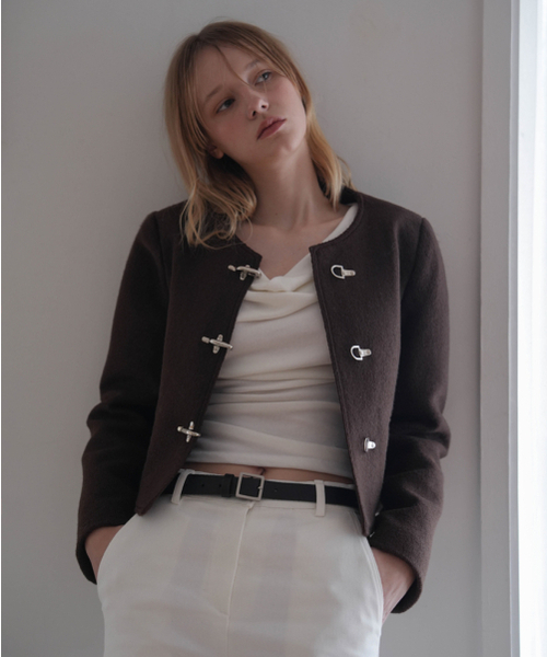 DEHEVE（デヘヴェ）の「Buckle Pointed Tweed Jacket [Brown]（その他アウター・レディース・ブラウン・FREE）」の2枚目の写真