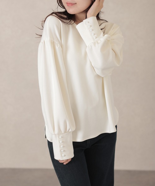 DAYRA(デイラ)の「ソリッドカラー ロング カフス 長袖 プルオーバー(Tシャツ/カットソー・レディース・ネイビー/ベージュ/ホワイト/ブラック/グレイッシュベージュ・FREE/S)」の2枚目の写真