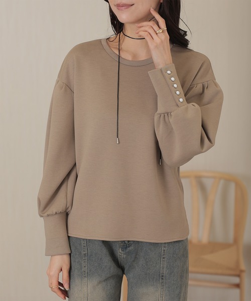 DAYRA(デイラ)の「ソリッドカラー ロング カフス 長袖 プルオーバー(Tシャツ/カットソー・レディース・ネイビー/ベージュ/ホワイト/ブラック/グレイッシュベージュ・FREE/S)」の4枚目の写真