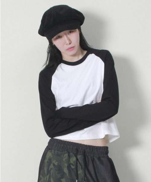 DEMARC(ドゥマーク)の「カラー ミックス ラグラン セミクロップ 長袖Tシャツ アイボリー&ブラック(Tシャツ/カットソー・レディース・その他・MEDIUM/LARGE)」の3枚目の写真