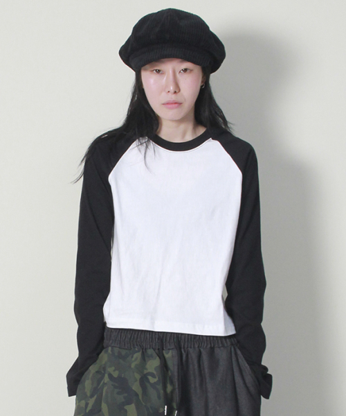 DEMARC(ドゥマーク)の「カラー ミックス ラグラン セミクロップ 長袖Tシャツ アイボリー&ブラック(Tシャツ/カットソー・レディース・その他・MEDIUM/LARGE)」の5枚目の写真