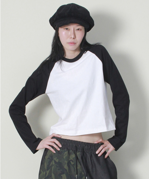 DEMARC(ドゥマーク)の「カラー ミックス ラグラン セミクロップ 長袖Tシャツ アイボリー&ブラック(Tシャツ/カットソー・レディース・その他・MEDIUM/LARGE)」の6枚目の写真