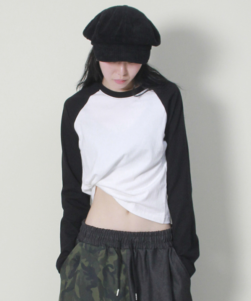 DEMARC(ドゥマーク)の「カラー ミックス ラグラン セミクロップ 長袖Tシャツ アイボリー&ブラック(Tシャツ/カットソー・レディース・その他・MEDIUM/LARGE)」の8枚目の写真