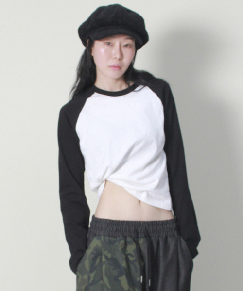 DEMARC(ドゥマーク)の「カラー ミックス ラグラン セミクロップ 長袖Tシャツ アイボリー&ブラック(Tシャツ/カットソー・レディース・その他・MEDIUM/LARGE)」の9枚目の写真