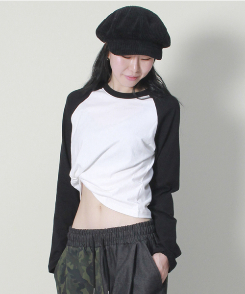 DEMARC(ドゥマーク)の「カラー ミックス ラグラン セミクロップ 長袖Tシャツ アイボリー&ブラック(Tシャツ/カットソー・レディース・その他・MEDIUM/LARGE)」の10枚目の写真