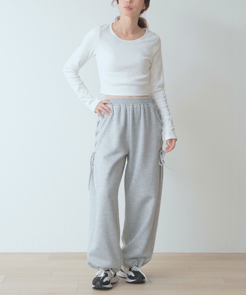 laulea(ラウレア)の「裏起毛 サイドレースアップ スェット ワイドレッグ(スウェットパンツ・レディース・ダークグレー/ブラック/グレー・S/M)」の11枚目の写真