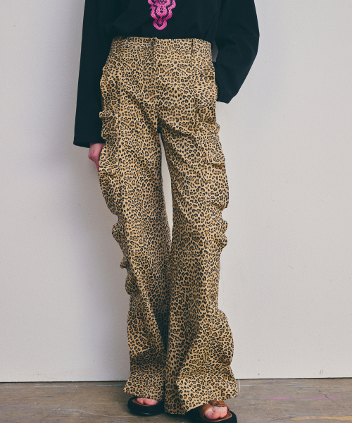 DEWEDEWE(デュイデュイ)の「フリルパンツ_レオパード(その他パンツ・レディース・その他・SMALL/MEDIUM)」の1枚目の写真