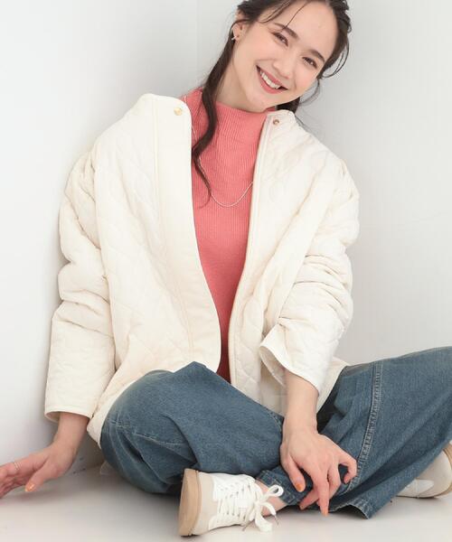 SHOO・LA・RUE（シューラルー）の「【洗濯機可/S-LL/撥水】ゴールドパーツで上品に 大人が着たい ノーカラーキルトジャケット（ノーカラージャケット・レディース・ベージュ/オフホワイト/ブラック・01/04/03/02）」の4枚目の写真