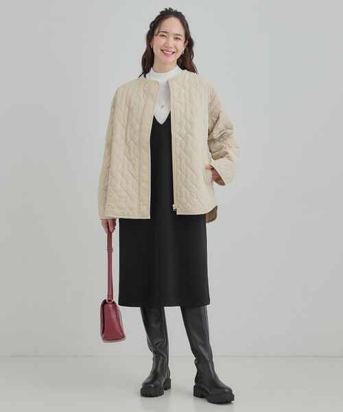 SHOO・LA・RUE（シューラルー）の「【洗濯機可/S-LL/撥水】ゴールドパーツで女性らしさをプラス 大人が着たい ノーカラーキルトジャケット（ノーカラージャケット・レディース・ベージュ/オフホワイト/ブラック・01/04/03/02）」の18枚目の写真