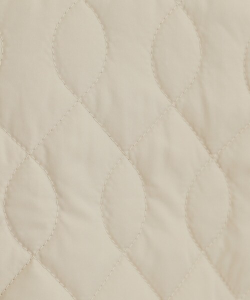 SHOO・LA・RUE（シューラルー）の「【洗濯機可/S-LL/撥水】ゴールドパーツで女性らしさをプラス 大人が着たい ノーカラーキルトジャケット（ノーカラージャケット・レディース・ベージュ/オフホワイト/ブラック・01/04/03/02）」の17枚目の写真