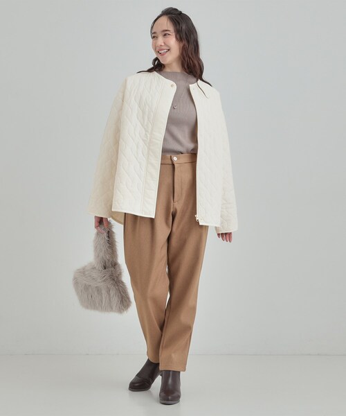 SHOO・LA・RUE（シューラルー）の「【洗濯機可/S-LL/撥水】ゴールドパーツで女性らしさをプラス 大人が着たい ノーカラーキルトジャケット（ノーカラージャケット・レディース・ベージュ/オフホワイト/ブラック・01/04/03/02）」の14枚目の写真