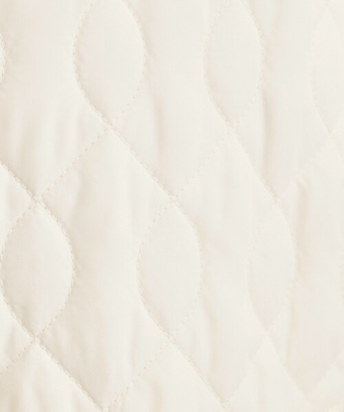 SHOO・LA・RUE（シューラルー）の「【洗濯機可/S-LL/撥水】ゴールドパーツで女性らしさをプラス 大人が着たい ノーカラーキルトジャケット（ノーカラージャケット・レディース・ベージュ/オフホワイト/ブラック・01/04/03/02）」の13枚目の写真