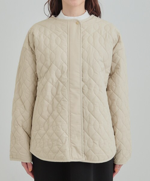 SHOO・LA・RUE（シューラルー）の「【洗濯機可/S-LL/撥水】ゴールドパーツで女性らしさをプラス 大人が着たい ノーカラーキルトジャケット（ノーカラージャケット・レディース・ベージュ/オフホワイト/ブラック・01/04/03/02）」の12枚目の写真