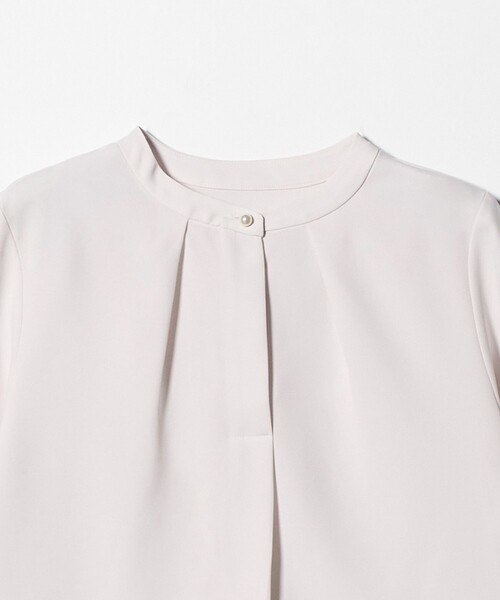 A DAY IN THE LIFE UNITED ARROWS(アデイインザライフユナイテッドアローズ)の「ドビー フェイクパールボタン ブラウス <A DAY IN THE LIFE>(シャツ/ブラウス・レディース・ベージュ/ライトグレー/ライトピンク/オフホワイト・FREE)」の6枚目の写真