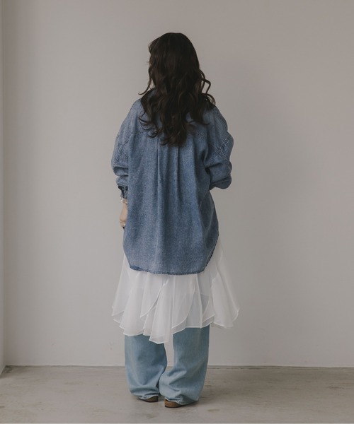 210nouve（トゥージュヌーブ）の「テンセル デニム オーバーサイズ シャツ（シャツ/ブラウス・レディース・ブルー/ブラック・FREE）」の14枚目の写真