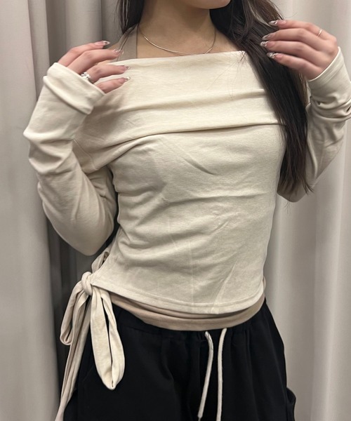 Nu(ニュー)の「【Nu】オフショルダーサイドリボントップス(Tシャツ/カットソー・レディース・グレー/ベージュ/ライトグレー・MEDIUM)」の3枚目の写真