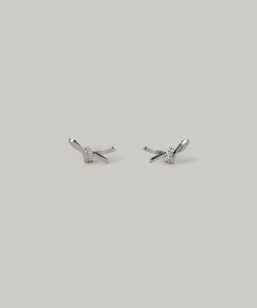 Jolie Toujours(ジョリトゥジュール)の「CZツイストリボンピアス(ピアス(両耳用)・レディース・ゴールド/ピンクゴールド/シルバー・FREE)」の2枚目の写真