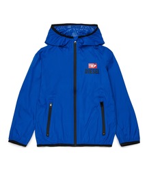 DIESEL KIDS（ディーゼルキッズ）の「DIESEL（ディーゼル）Kids & Junior ワンポイントブランドロゴシップアップジャケット（ブルゾン）」
