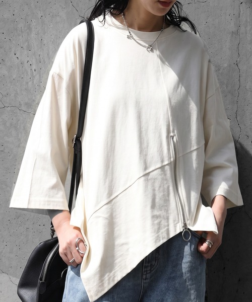 antiqua(アンティカ)の「綿100 アシンメトリー 斜めヘム Tシャツ(Tシャツ/カットソー・レディース・ホワイト/ブラック・ONESIZE)」の3枚目の写真