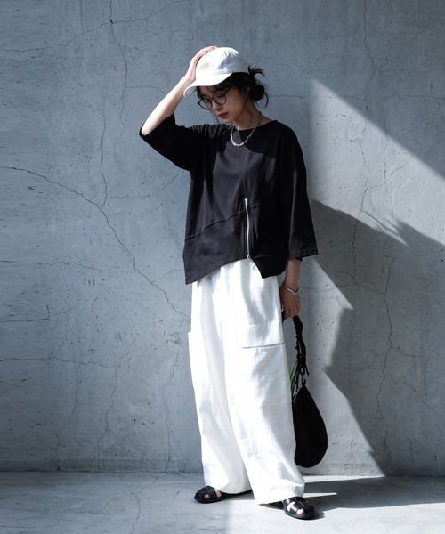 antiqua(アンティカ)の「綿100 アシンメトリー 斜めヘム Tシャツ(Tシャツ/カットソー・レディース・ホワイト/ブラック・ONESIZE)」の8枚目の写真
