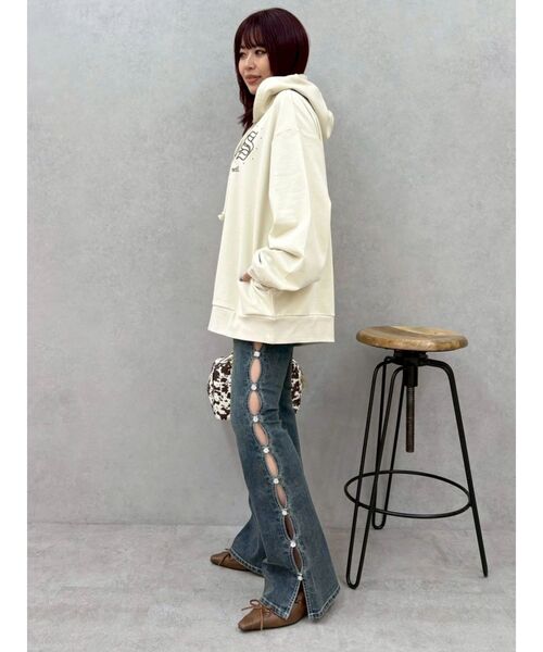 EVRIS（エヴリス）の「EVRISロゴオーバーサイズフーディー（スウェット・レディース・グレー/ホワイト/ブラック・FREE）」の16枚目の写真