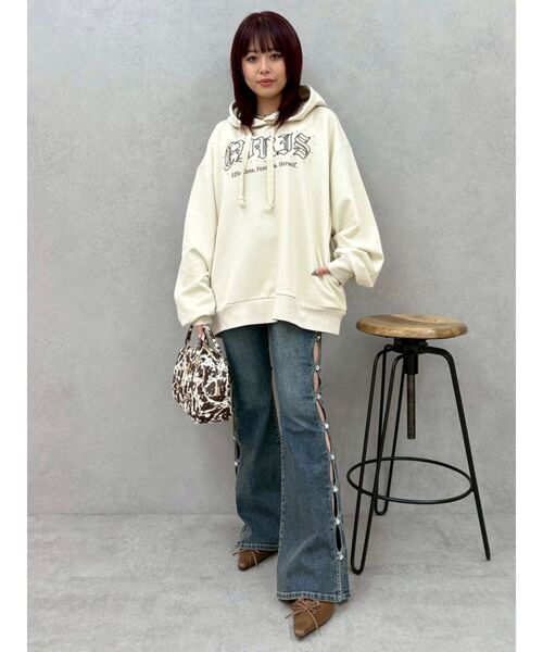 EVRIS（エヴリス）の「EVRISロゴオーバーサイズフーディー（スウェット・レディース・グレー/ホワイト/ブラック・FREE）」の17枚目の写真