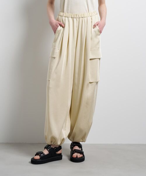LANVIN en Bleu(ランバンオンブルー)の「ヴィンテージサテンカーゴパンツ(その他パンツ・レディース・チャコールグレー/イエロー・36/38)」の6枚目の写真