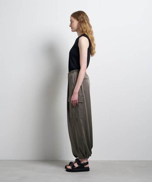 LANVIN en Bleu(ランバンオンブルー)の「ヴィンテージサテンカーゴパンツ(その他パンツ・レディース・チャコールグレー/イエロー・36/38)」の14枚目の写真