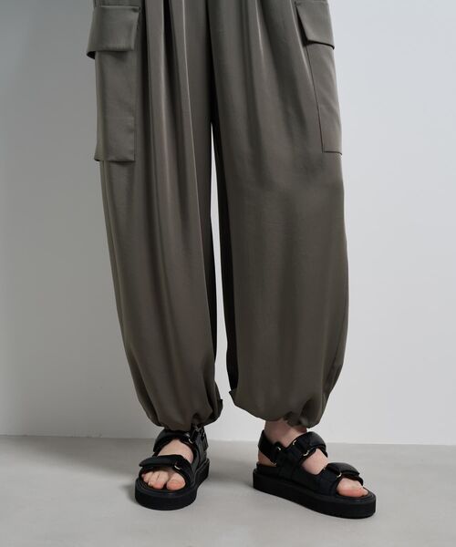 LANVIN en Bleu(ランバンオンブルー)の「ヴィンテージサテンカーゴパンツ(その他パンツ・レディース・チャコールグレー/イエロー・36/38)」の20枚目の写真
