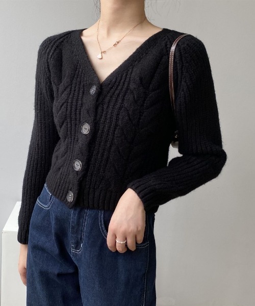 Ritzy(リッツィー)の「Vネックケーブル編み ニットカーディガン(カーディガン/ボレロ・レディース・ブラック/レッド/ホワイト/ベージュ/グレー・FREE)」の3枚目の写真