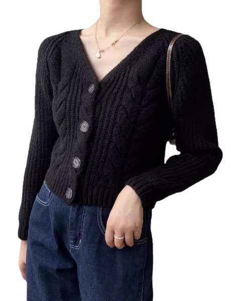 Ritzy(リッツィー)の「Vネックケーブル編み ニットカーディガン(カーディガン/ボレロ・レディース・ブラック/レッド/ホワイト/ベージュ/グレー・FREE)」の6枚目の写真