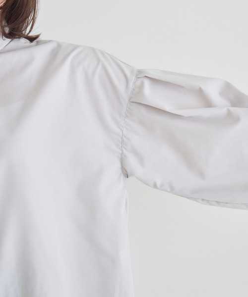 RU.TI.LE(ルチル)の「【RU.TI.LE】ボリューム袖ブラウス(シャツ/ブラウス・レディース・ライトグレー/グレイッシュベージュ・MEDIUM)」の16枚目の写真