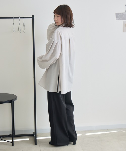 RU.TI.LE(ルチル)の「【RU.TI.LE】ボリューム袖ブラウス(シャツ/ブラウス・レディース・ライトグレー/グレイッシュベージュ・MEDIUM)」の9枚目の写真