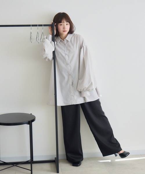 RU.TI.LE(ルチル)の「【RU.TI.LE】ボリューム袖ブラウス(シャツ/ブラウス・レディース・ライトグレー/グレイッシュベージュ・MEDIUM)」の8枚目の写真