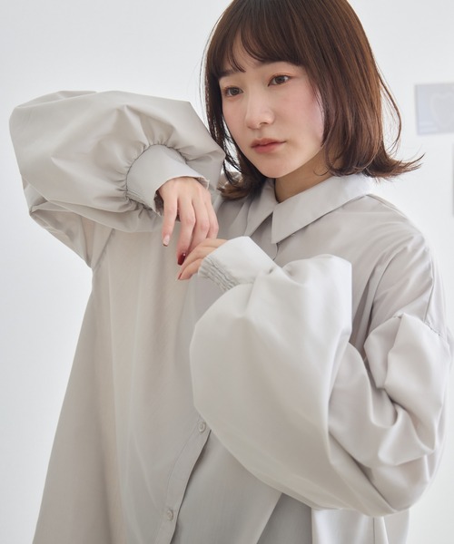 RU.TI.LE(ルチル)の「【RU.TI.LE】ボリューム袖ブラウス(シャツ/ブラウス・レディース・ライトグレー/グレイッシュベージュ・MEDIUM)」の5枚目の写真